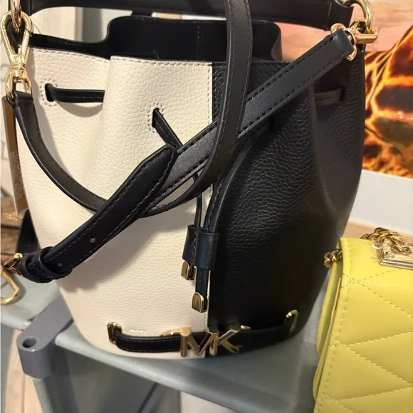 Michael Kors Two-Tone Black and White Shoulder Bag - Picture 1 of 4